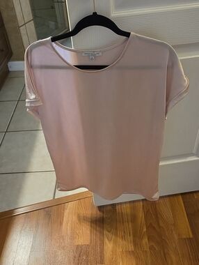 Green Envelope Soft Blush Short Sleeve Satin-Look Top